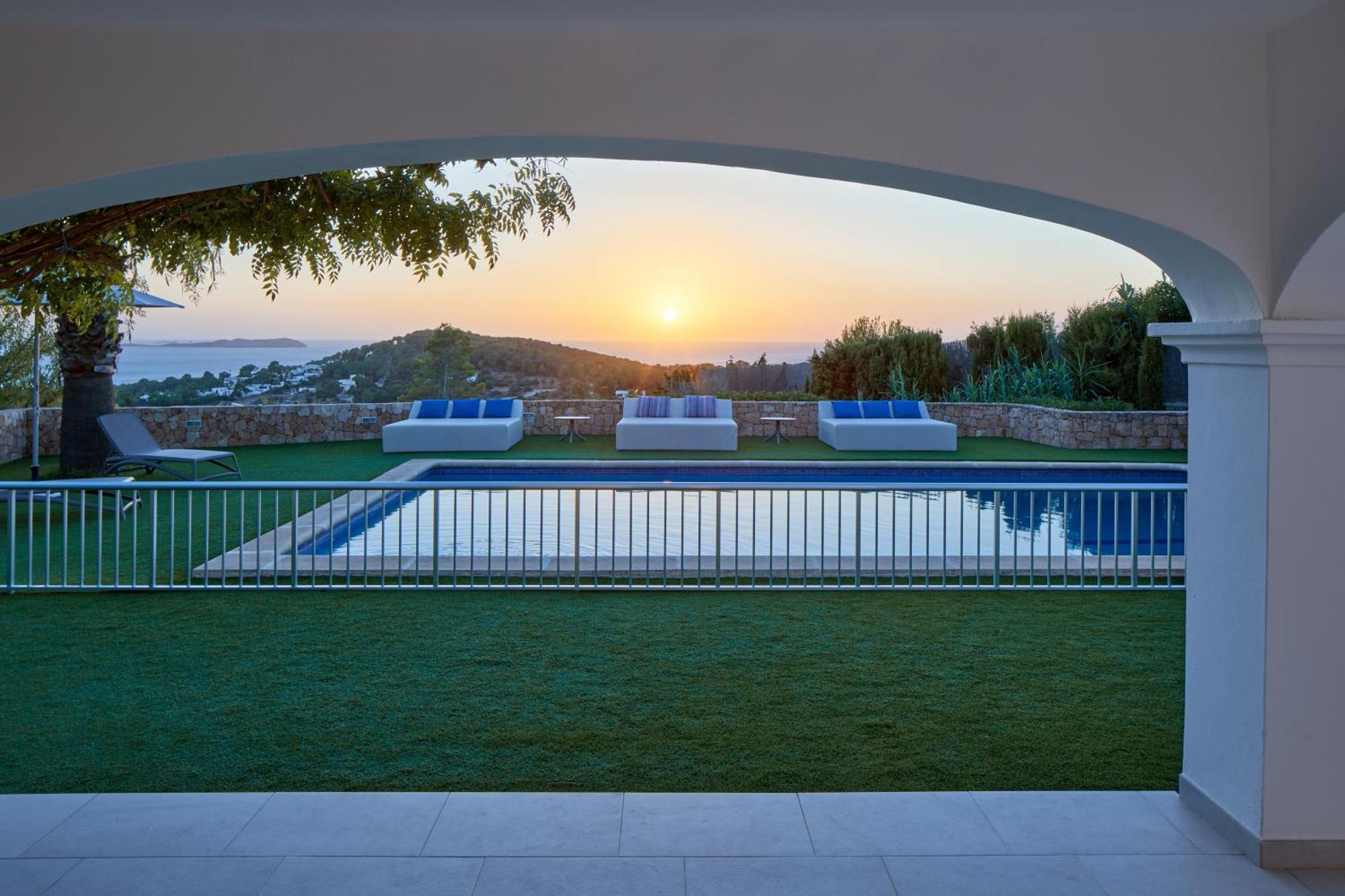 Villa Can Joan I - Fantastic Sunset Views And Family Friendly - San Antonio  Exterior photo